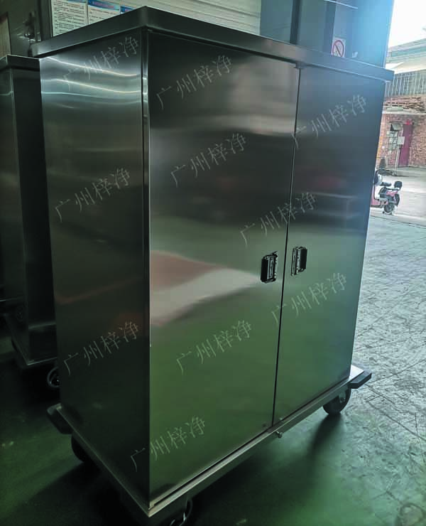 一次性物品電動轉(zhuǎn)運車采用304拉絲不銹鋼板面板厚度：≥1.2mm,表面作拉絲亞光處理。